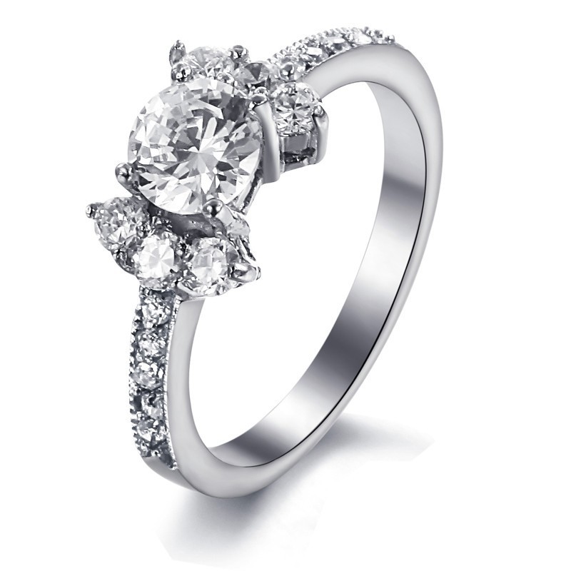 Große Auswahl An Weiblichen Titanringen Mit Herz- Und Pfeilschliff Und Strass Große Auswahl An Weiblichen Titanringen Mit Herz- Und Pfeilschliff Und Strass