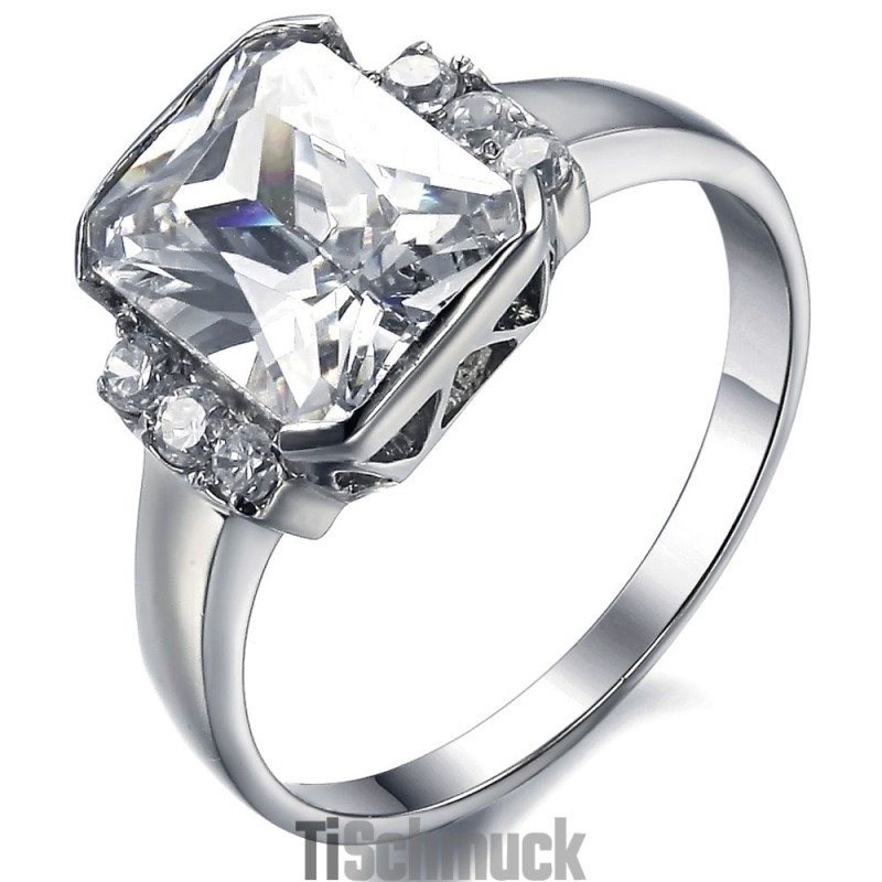 Bekannt Für Seinen Hochwertigen Damenring Aus Titan Mit Strass