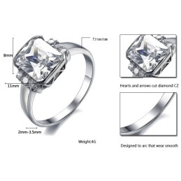 Bekannt Für Seinen Hochwertigen Damenring Aus Titan Mit Strass