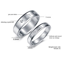 Stabiler, Hochwertiger, Exquisiter Titanring Für Liebhaber