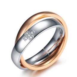 Stabiler Qualitätskreuz-Titanring Für Liebhaber Mit Diamant