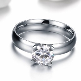 Langlebiger Weiblicher Titanring Mit Strass