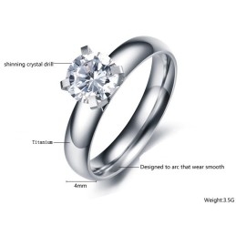 Langlebiger Weiblicher Titanring Mit Strass