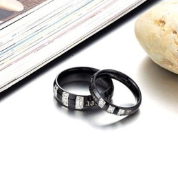 Komplett In Spezifikationen Schwarzer Titanring Für Liebhaber Mit Strass
