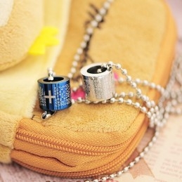 Romantische Halskette Und Anhänger Aus Titan Im Blauen Bibelstil (Ein Paar)