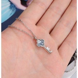 Hochwertige Weibliche Schlüsselkette Aus Titan