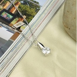 Einfach Zu Verwendende Weibliche Platin-Titan-Halskette Mit Diamant