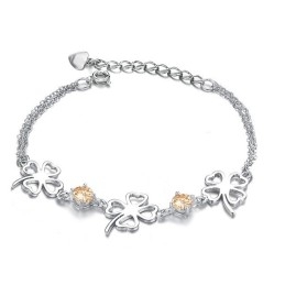 Hochwertiges Damenarmband Aus Platiniertem Titan In Kleeblattform