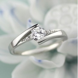 Langlebig Im Einsatz Weiblicher Platinierter Titanring Mit Strass