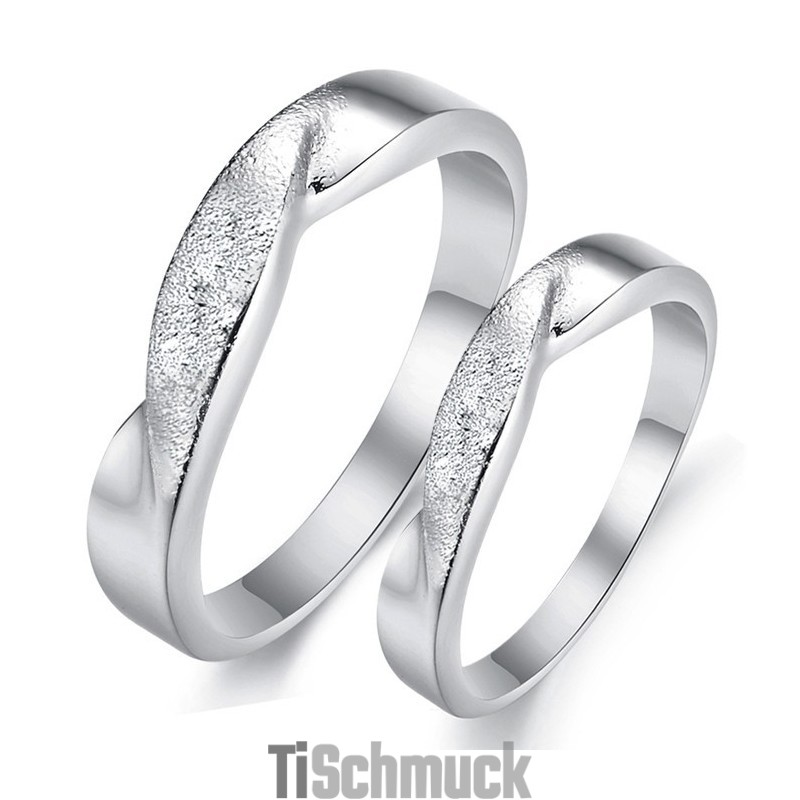Um Eine Lange Geschichte Zu Haben: Platinierter Titanring Für Liebhaber Um Eine Lange Geschichte Zu Haben: Platinierter Titanring Für Liebhaber