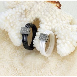 Bekannt Für Seinen Hochwertigen Trizyklischen Wolfram-Keramikring Mit Strass