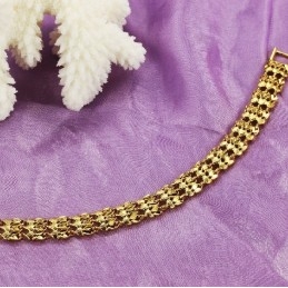 Hochwertiges Damenarmband Mit 18 Karat Goldbeschichtung