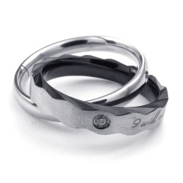 Zweifarbige Halskette Mit Anhänger Für Paare Aus Titan (Kostenlose Kette) (Ein Paar)