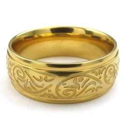 Goldfarbener Titanring Mit Rundem Blumenmuster