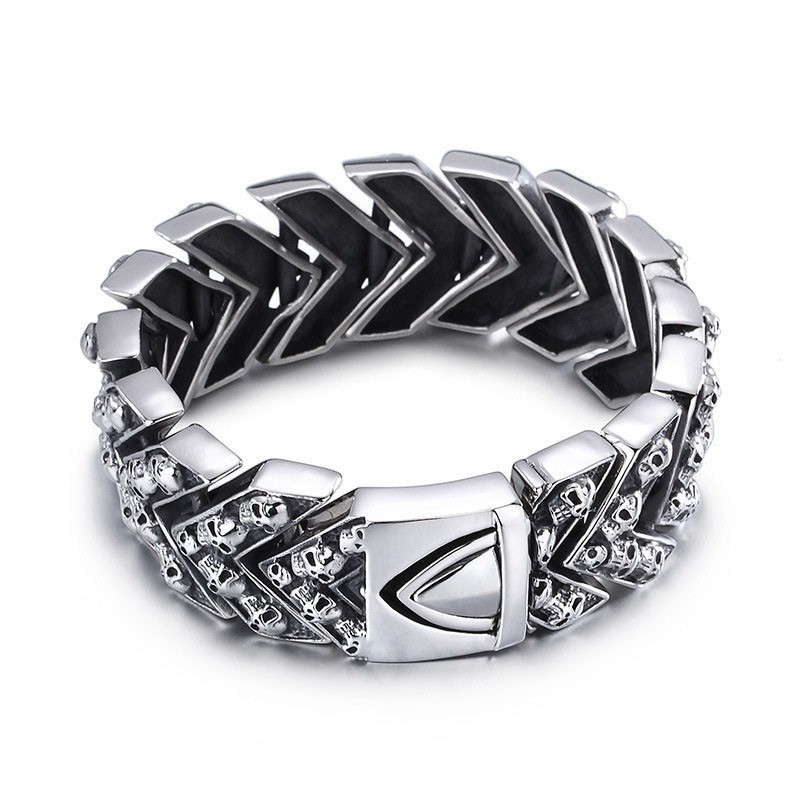 Titanarmband Mit Großem Totenkopf, Modisch Und Schick Titanarmband Mit Großem Totenkopf, Modisch Und Schick