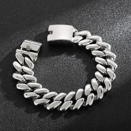Schickes Wind-Armband Aus Titan In Rautenform