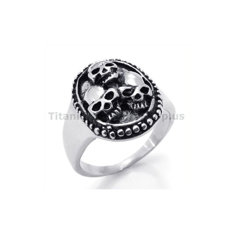 Titanring Mit Drei Totenköpfen