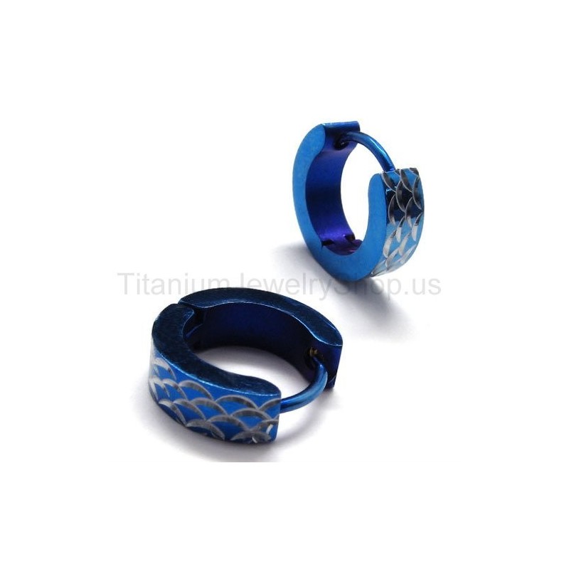 Blau Gravierte Titan-Loop-Ohrringe Blau Gravierte Titan-Loop-Ohrringe