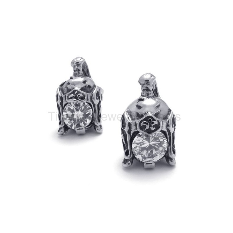 Helm Retro Titan Mit Diamantohrringen