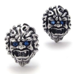 Löwe Mit Blauen Diamanten Aus Titan